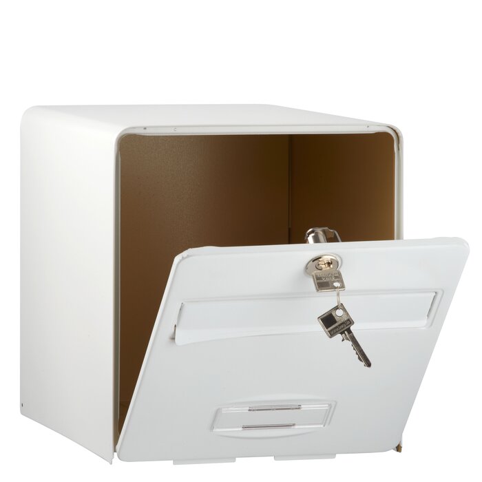 Boîte aux lettres à encastrer BALthazar BURG-WÄCHTER blanche avec porte ouverte à 120°, serrure à clé et porte-étiquette.