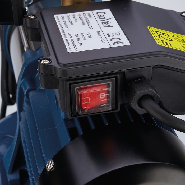 Interrupteur marche arrêt et boîtier moteur du groupe de surpression multicellulaire P36 Capvert avec protection thermique intégrée