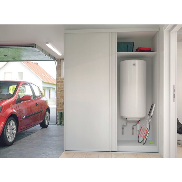 Chauffe-eau électrique vertical mural Blindé 100 L Thermor installé dans un garage