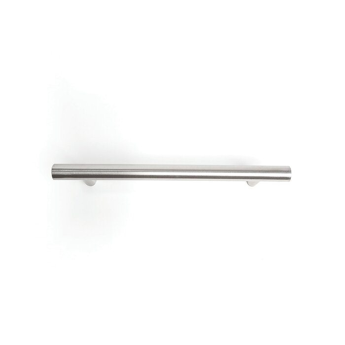 Poignée de meuble inox nickel satiné REI installée sur un tiroir de meuble