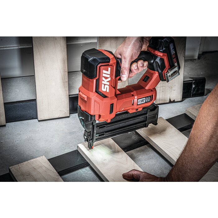 Utilisation du cloueur sans fil SKIL 3885 CA