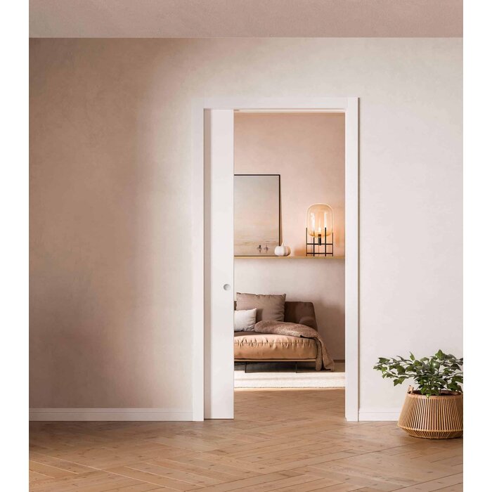 Habillage Speedy blanc Eclisse installé sur une porte coulissante à galandage