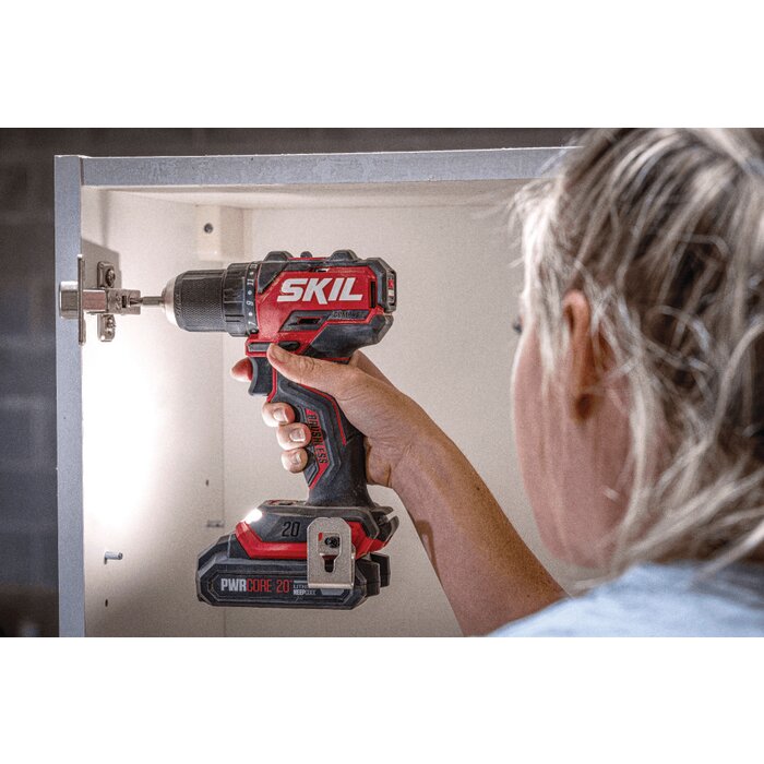 Image  d'utilisation de la Perceuse-visseuse sans fil Brushless avec batterie 3065 HB skil
