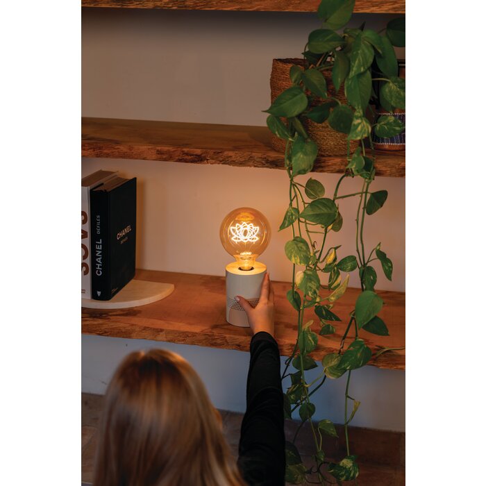 Lampe enceinte Bluetooth LUMA en décoration sur étagère