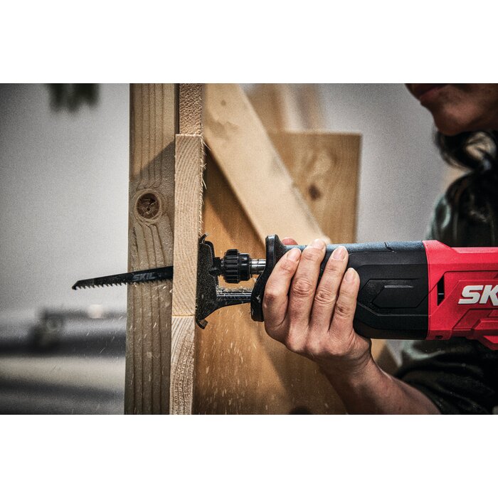 Image  d'utilisation de la Scie sabre sans fil Brushless sans batterie 3471 CA skil