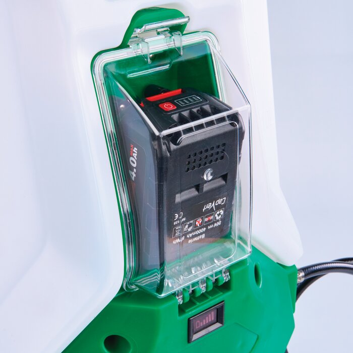 Batterie lithium 20 V insérée dans le pulvérisateur à dos Capvert, indiquant autonomie et accès facile