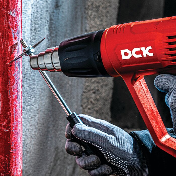 Image d'utilisation du décapeur thermique DCK sur de la peinture