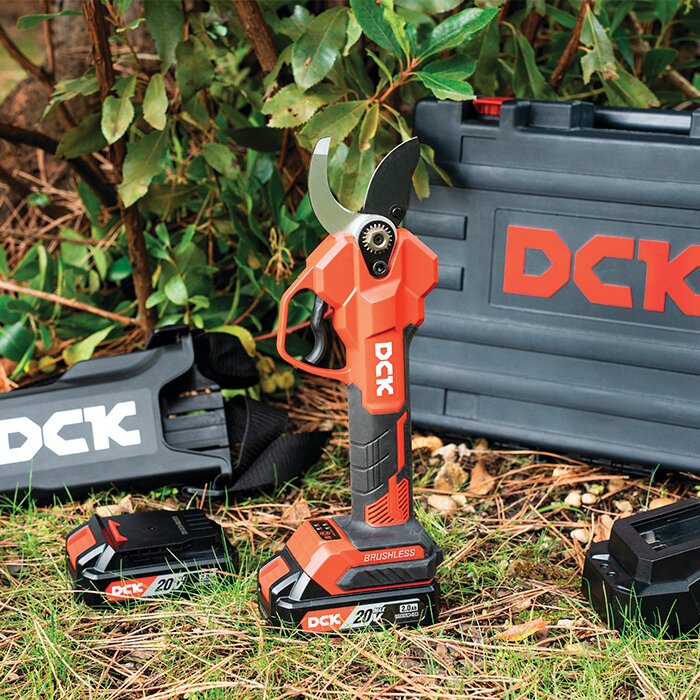 Sécateur avec accessoires DCK