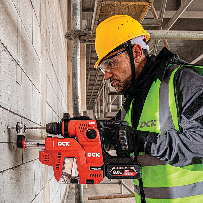 Image d'utilisation du perforateur sans fil DCK en action