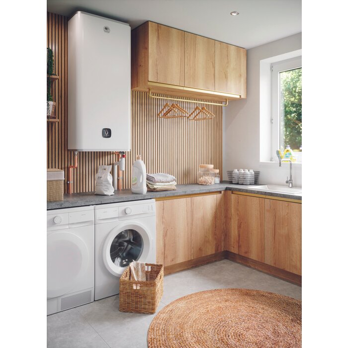 Chauffe-eau électrique plat multiposition Malicio 3 100 L Thermor installé dans un intérieur